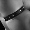 Oberarmband mit Nieten